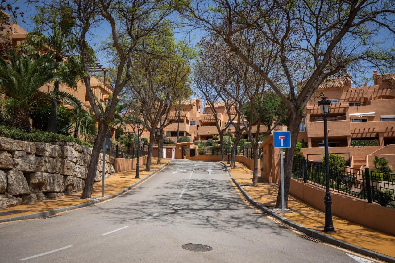 1 Marbella Beach Golf Apartment Exterior photo